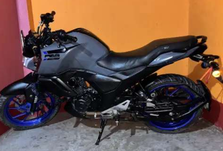 yamaha fzs fi v4 (2023)