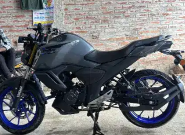 yamaha fzs fi v4 (2023)
